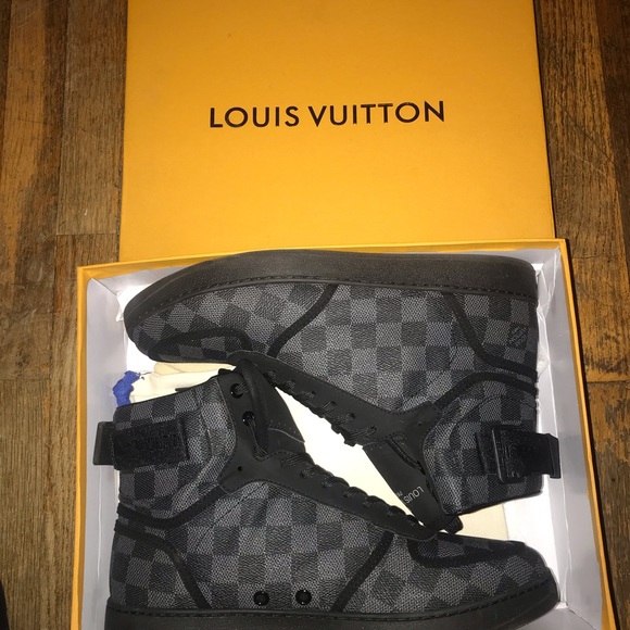 Louis Vuitton men’s sneakers - Picture 2 of 3